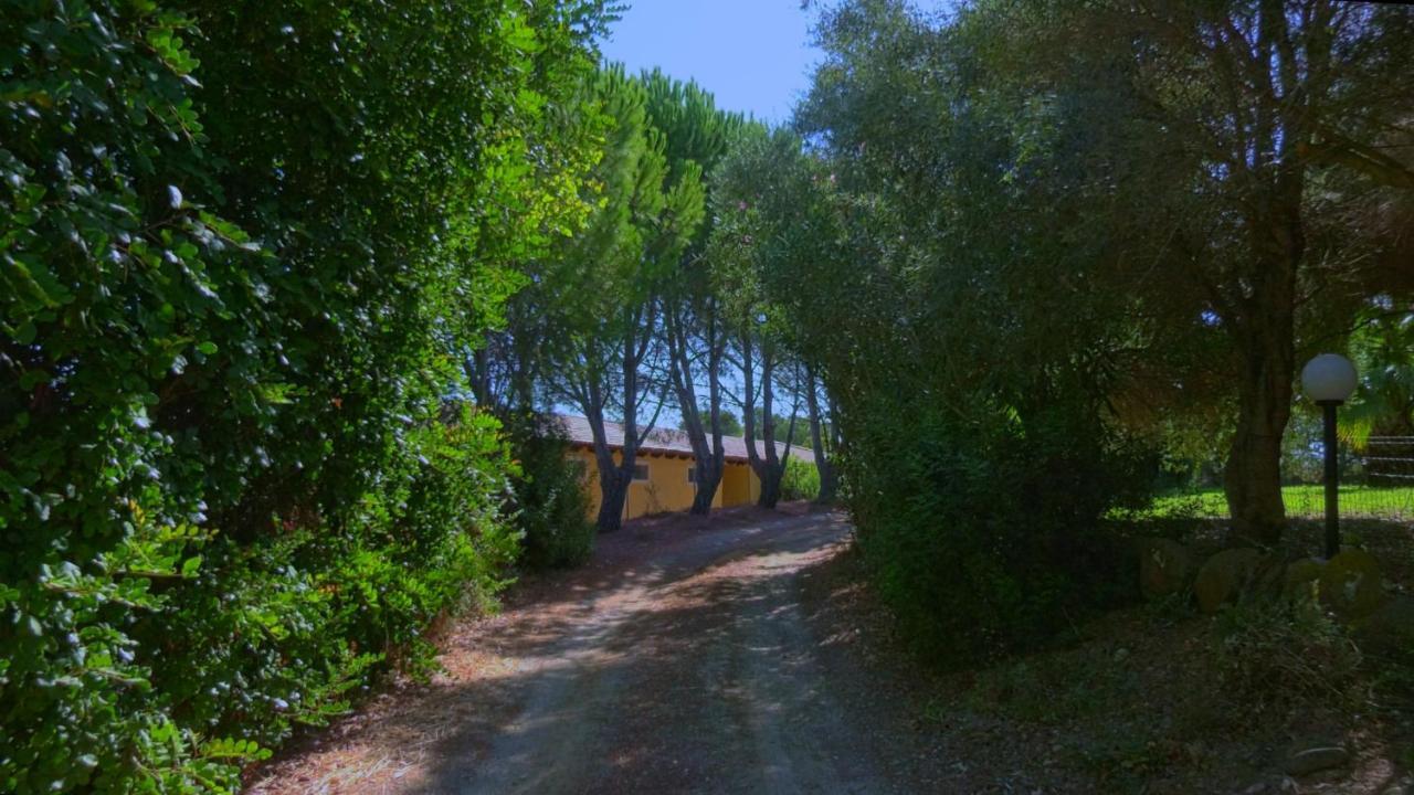 Agriturismo Santa Lucia Tratalias Esterno foto